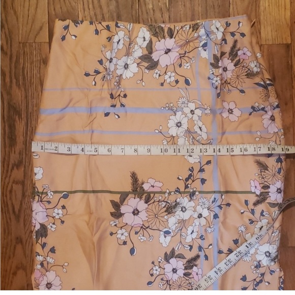 J.Crew Skirt beautiful skirt in excellent condition - Picture 2 of 5